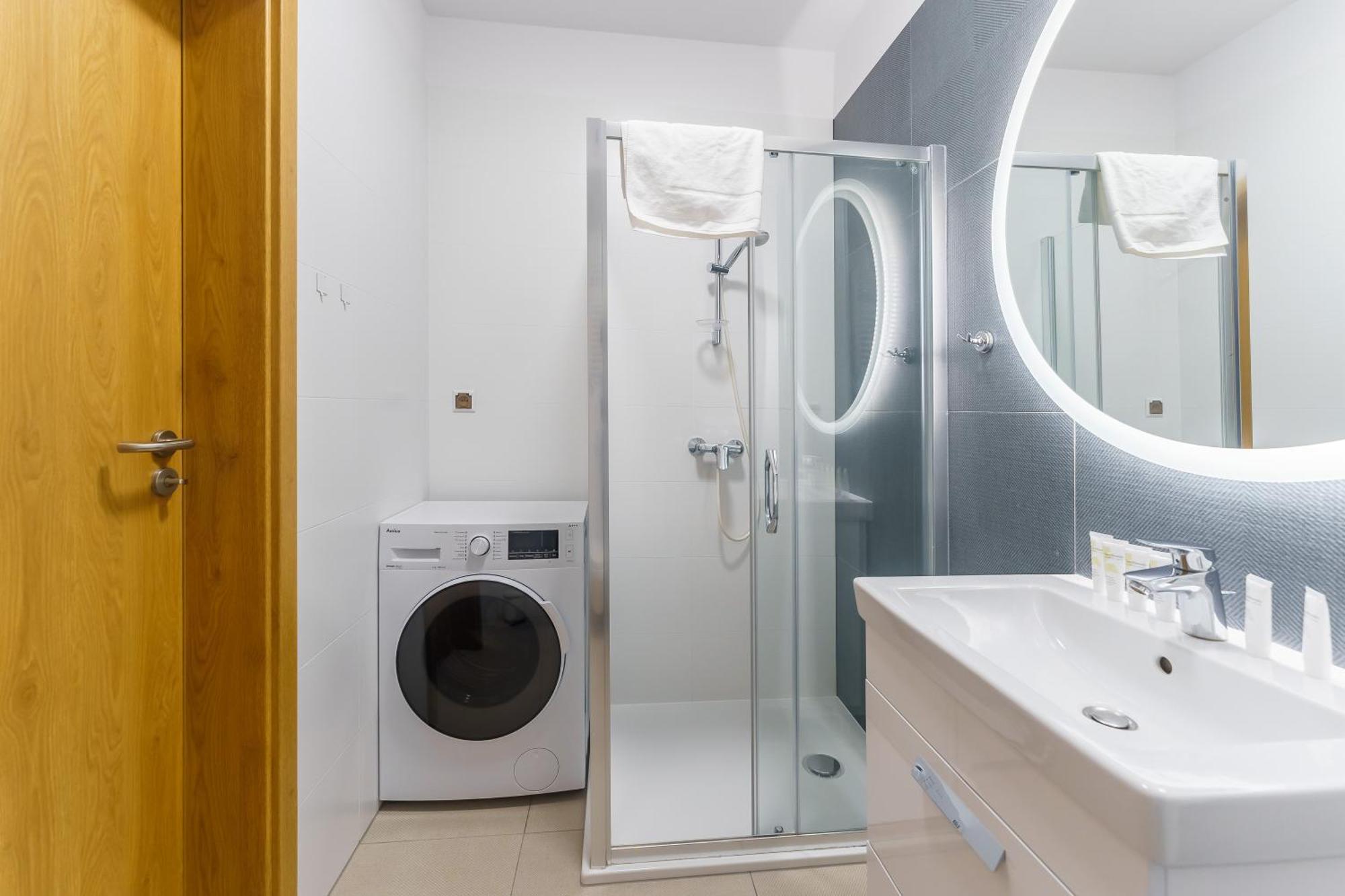 Apartment Aquamarina Prima Deluxe With Sea View By Renters
